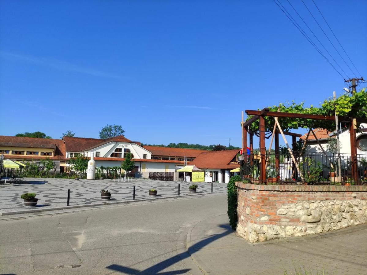 Apartamento Ubytovani Ema Valtice Exterior foto